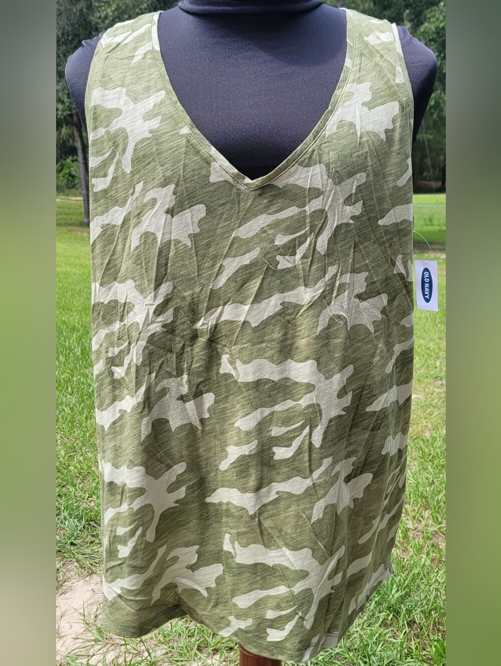 Old Navy Camo V-Neck Tank Top ❤️ NWT Size XL Tall GORGEOUS!
